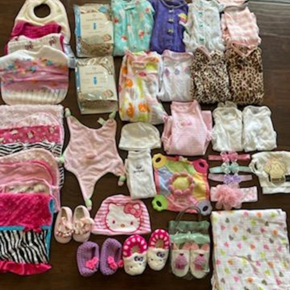 Baby girl clothes, sizes Newbirn-6months, mainly new!